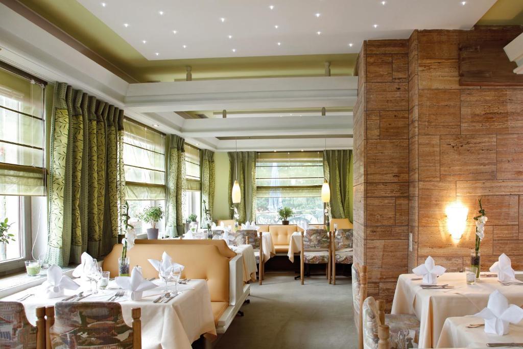 Ferienhotel Oedenhof Mitteltal ภายนอก รูปภาพ