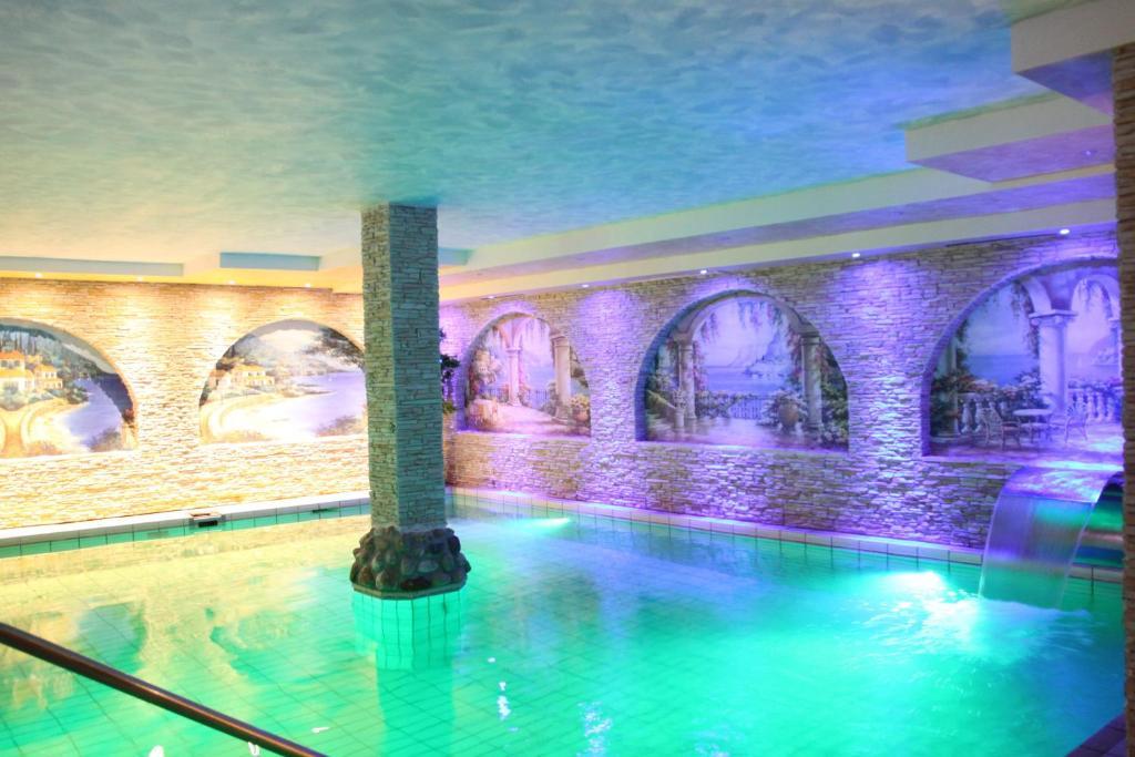 Ferienhotel Oedenhof Mitteltal ภายนอก รูปภาพ