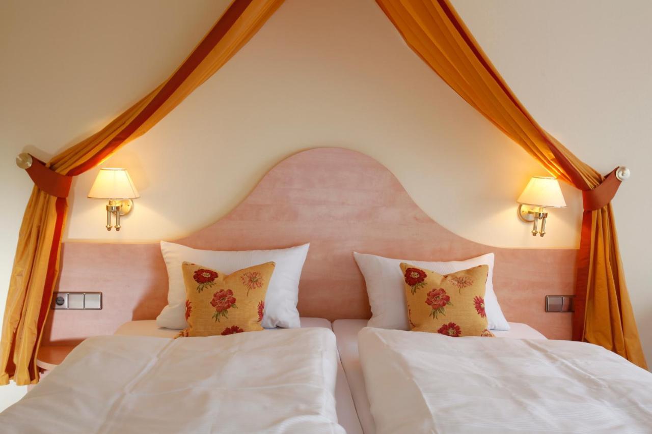 Ferienhotel Oedenhof Mitteltal ภายนอก รูปภาพ