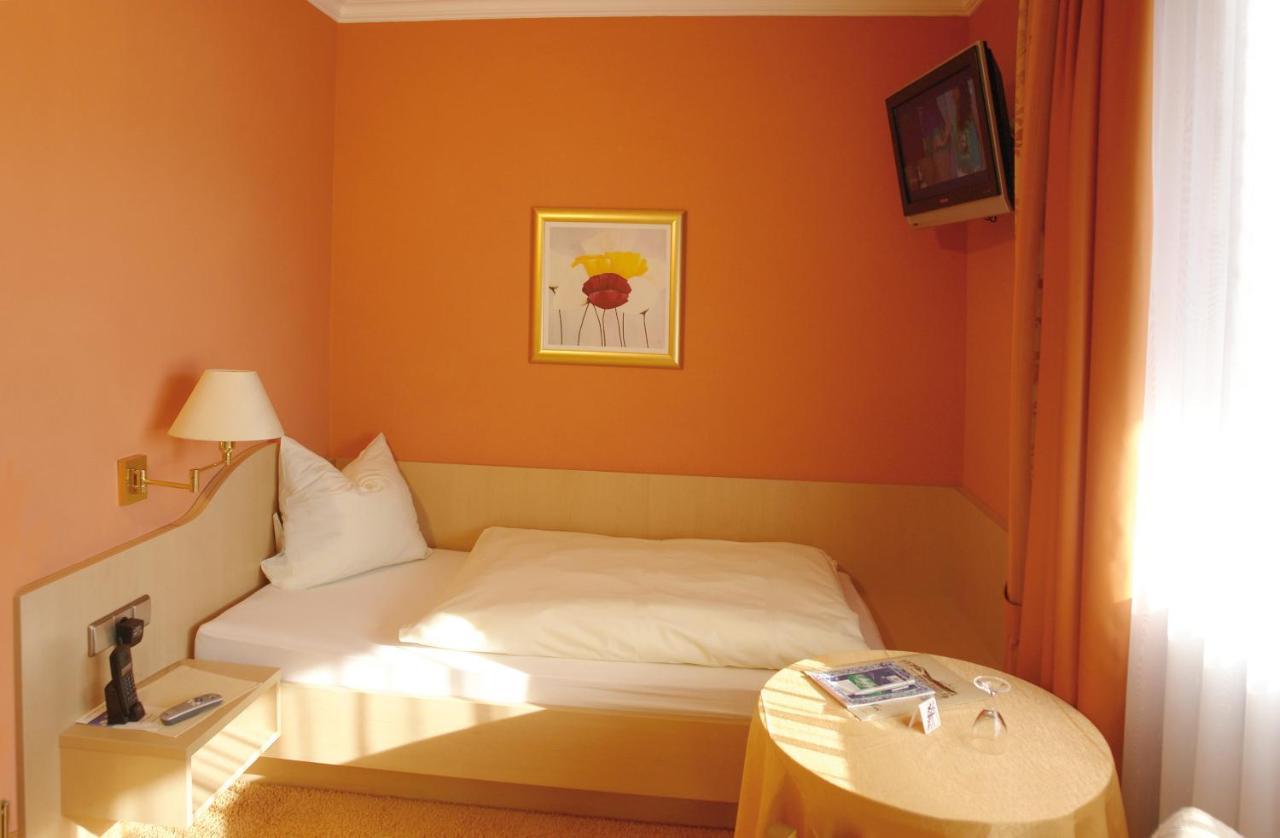 Ferienhotel Oedenhof Mitteltal ภายนอก รูปภาพ
